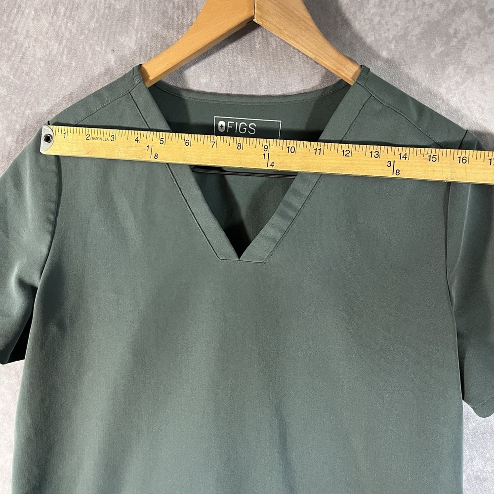 FIGS Technical Collection Women Medium M Scrub Top Green V-Neck 2 Pocket Shirt - Picture 3 of 7
